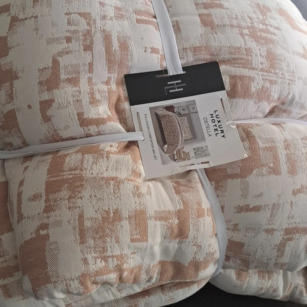 Luxury Hotel Ostella Comforter Mini Set